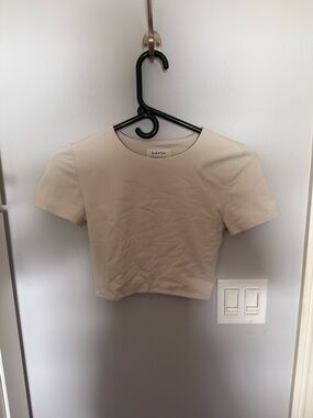 Babaton Cream Short Sleeve Crop Top